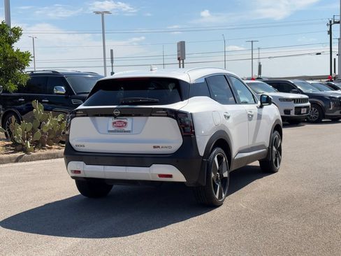 Used 2025 Nissan Kicks SR w/ SR Premium Package AWD/4WD image 5