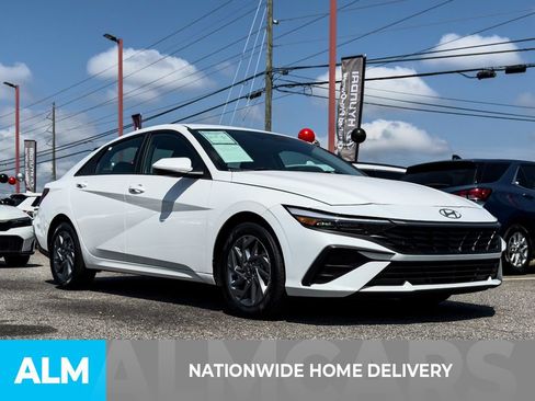 Used 2024 Hyundai Elantra SEL FWD image 4