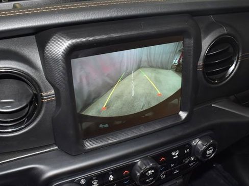 Used 2022 Jeep Wrangler Unlimited Sahara AWD/4WD image 14