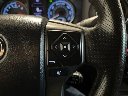 Used 2017 Toyota Tacoma TRD Off-Road AWD/4WD image 23