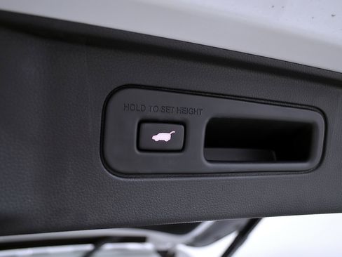 Used 2023 Honda Pilot Touring image 13