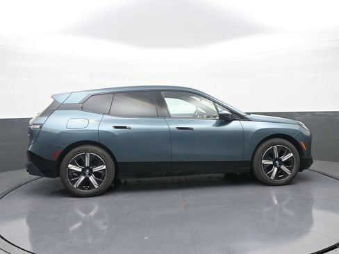 Used 2024 BMW iX xDrive50 w/ Sport Package AWD/4WD image 8