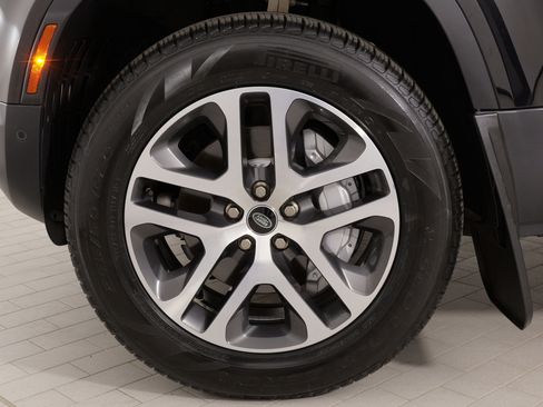 Used 2022 Land Rover Defender 110 SE image 63