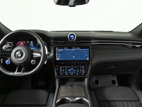 New 2025 Maserati Grecale Folgore image 18