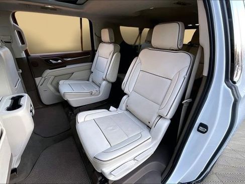 Used 2021 GMC Yukon XL Denali w/ Denali Premium Package image 16