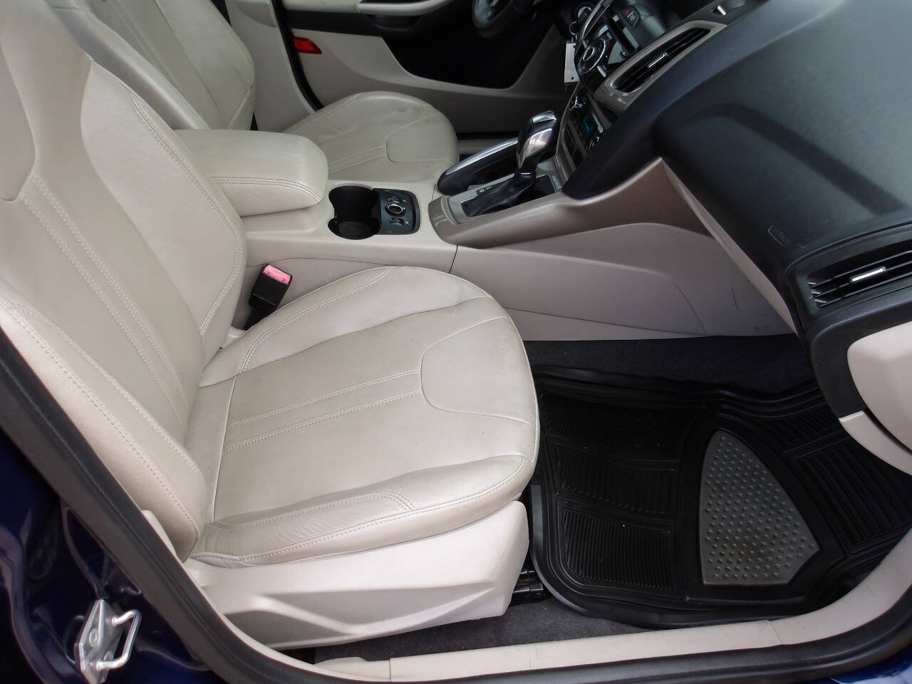 Used 2012 Ford Focus SEL FWD image 18
