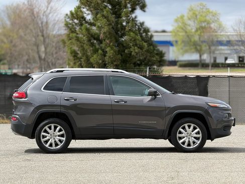Used 2016 Jeep Cherokee Limited w/ Luxury Group image 7