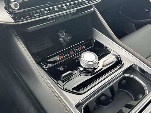 New 2026 Jeep Grand Wagoneer L 4WD image 18