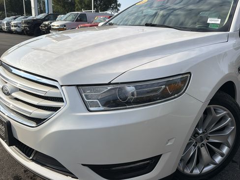 Used 2018 Ford Taurus Limited w/ Driver Assist Package FWD image 6
