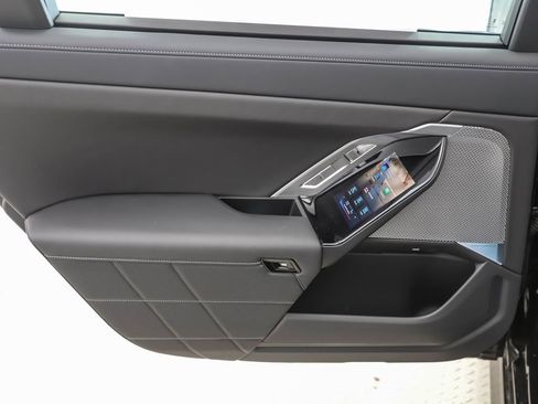 Used 2025 BMW i7 xDrive60 image 20