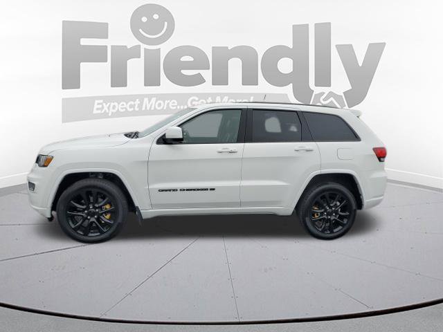 Used 2022 Jeep Grand Cherokee Laredo X AWD/4WD image 2