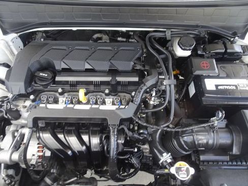 Used 2022 Hyundai Venue SE FWD image 13