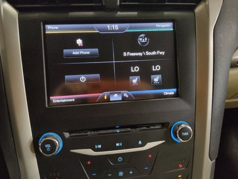 Used 2015 Ford Fusion SE w/ Equipment Group 202A image 25