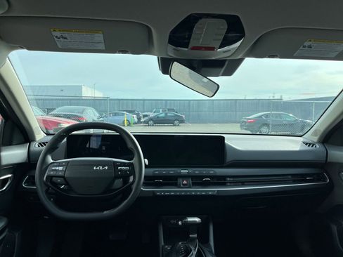 Used 2025 Kia K4 LXS image 33