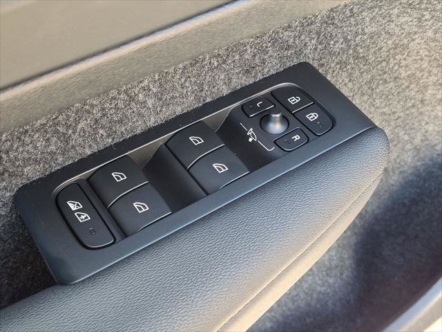 Certified 2024 Volvo XC40 Recharge Ultimate w/ Protection Package Premier AWD/4WD image 11