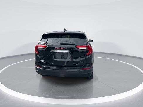 Used 2024 GMC Terrain SLE image 8