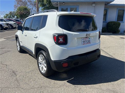 Used 2017 Jeep Renegade Latitude FWD image 5