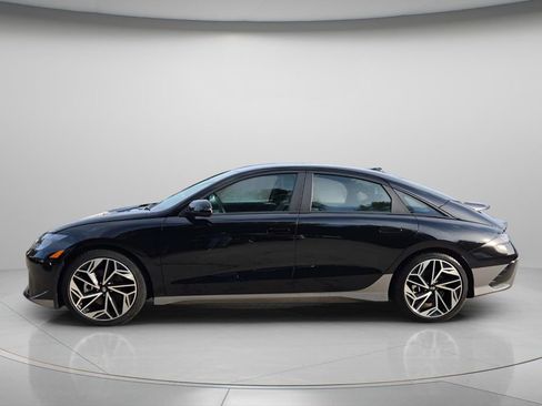 Used 2025 Hyundai Ioniq 6 SEL RWD image 3