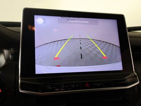 Used 2025 Jeep Compass Trailhawk w/ Trailhawk Convenience Group AWD/4WD image 6