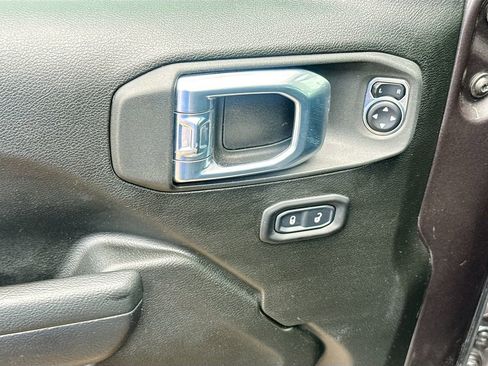 Used 2022 Jeep Wrangler Sport AWD/4WD image 19