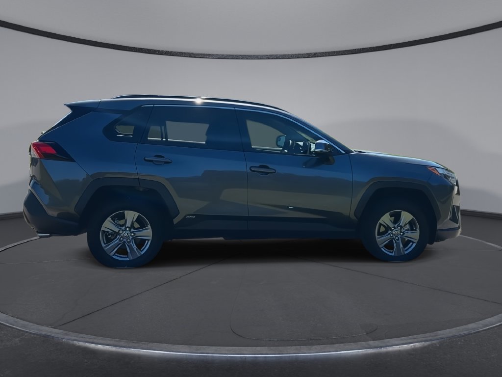 Certified 2025 Toyota RAV4 LE AWD/4WD image 9