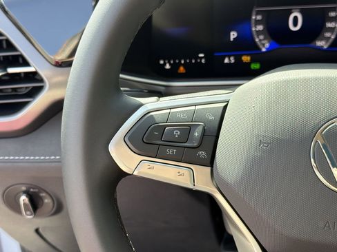 New 2026 Volkswagen Taos SE image 25