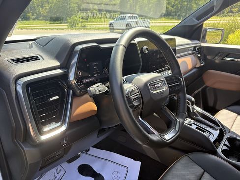 Used 2024 GMC Canyon AT4 w/ AT4 Premium Package AWD/4WD image 29
