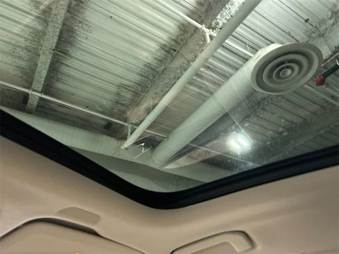 Certified 2023 Volvo XC60 B5 Ultimate w/ Climate Package image 27