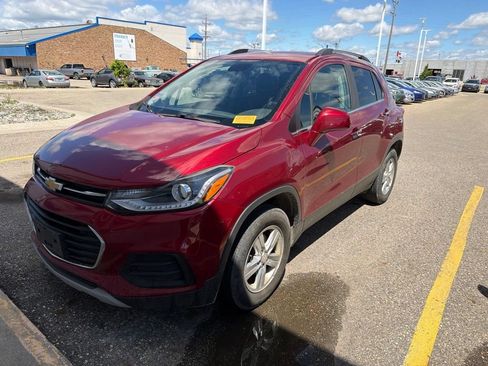 Used 2018 Chevrolet Trax LT w/ LT Convenience Package AWD/4WD image 3