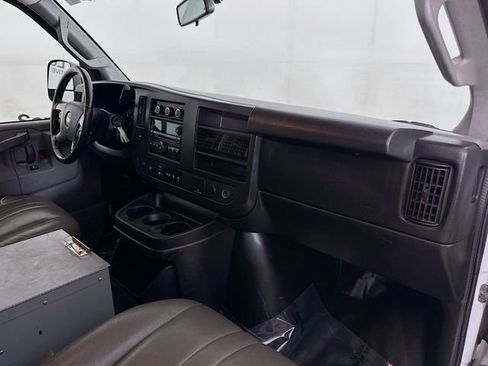 Used 2016 Chevrolet Express 3500 Extended image 23
