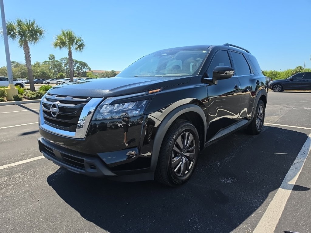 Used 2023 Nissan Pathfinder SV w/ SV Premium Package AWD/4WD image 6