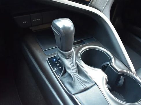 Used 2021 Toyota Camry SE FWD image 25