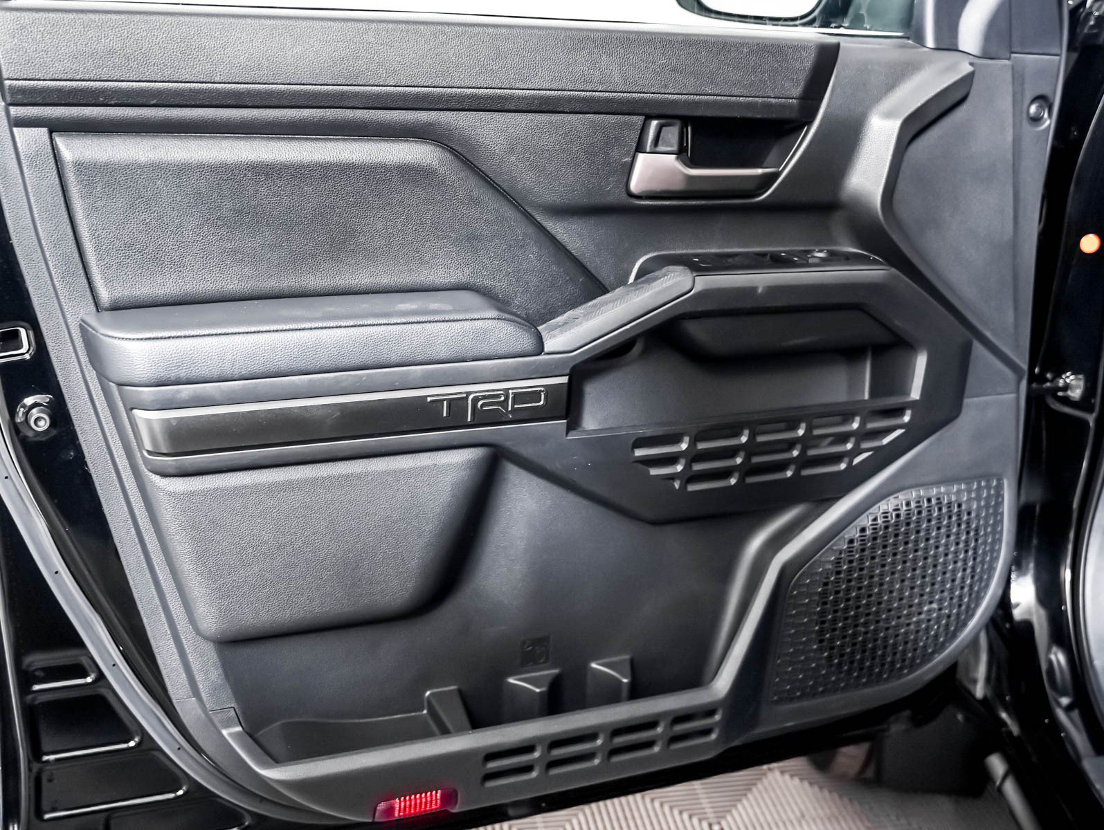 Used 2024 Toyota Tacoma TRD Sport AWD/4WD image 19
