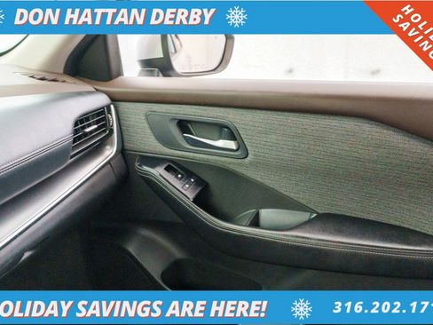 Used 2022 Nissan Rogue SV image 17