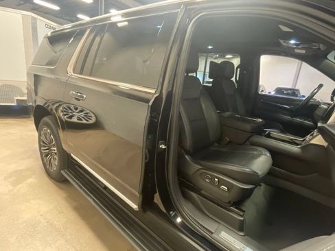 Used 2021 GMC Yukon XL Denali w/ Denali Premium Package AWD/4WD image 10