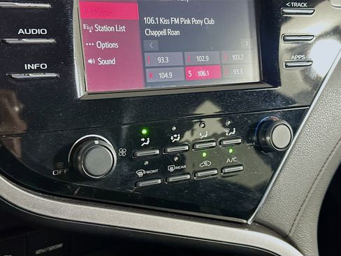 Used 2018 Toyota Camry LE image 22