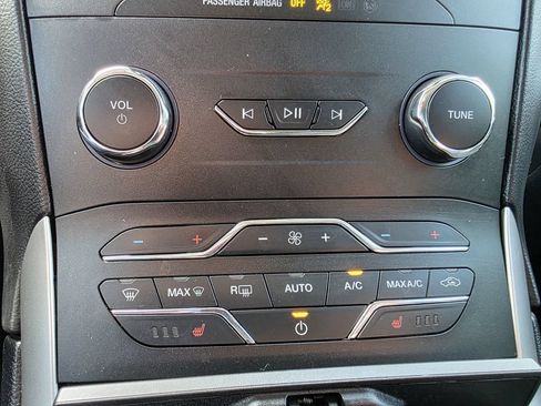 Used 2019 Ford Edge SEL w/ Equipment Group 201A AWD/4WD image 24