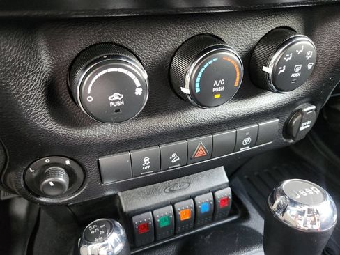Used 2013 Jeep Wrangler Rubicon w/ PWR Convenience Group AWD/4WD image 21