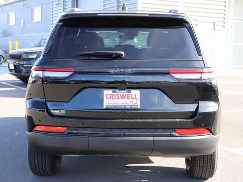 New 2025 Jeep Grand Cherokee Altitude image 4