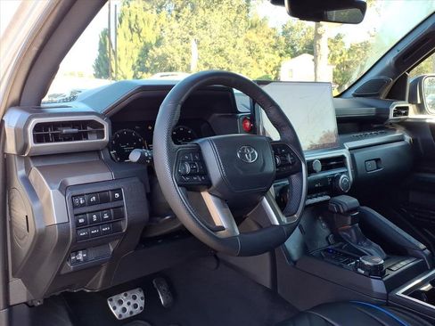 Used 2024 Toyota Tacoma TRD Sport image 12