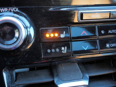 Certified 2021 Toyota Highlander Platinum image 30