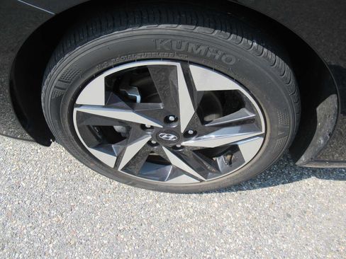Used 2023 Hyundai Elantra SEL w/ Convenience Package FWD image 12