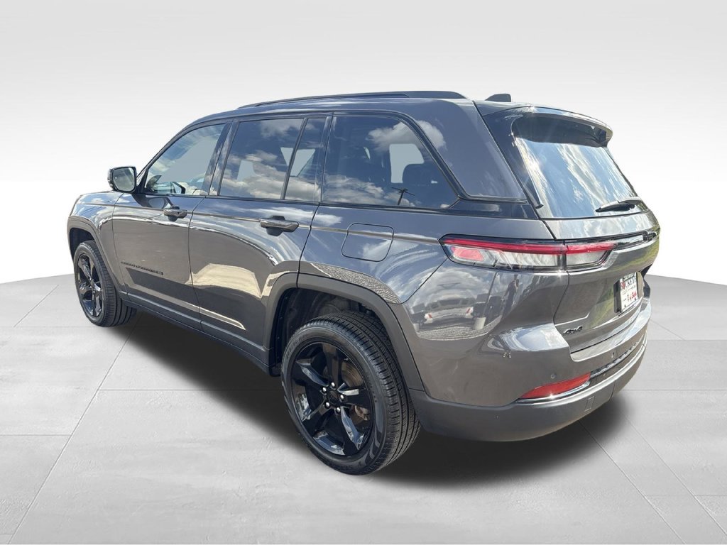 Certified 2024 Jeep Grand Cherokee Limited w/ Black Appearance Package AWD/4WD image 6