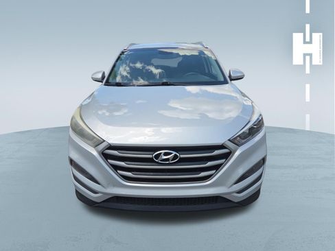 Used 2017 Hyundai Tucson SE Plus FWD image 2