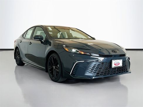 New 2026 Toyota Camry SE image 3