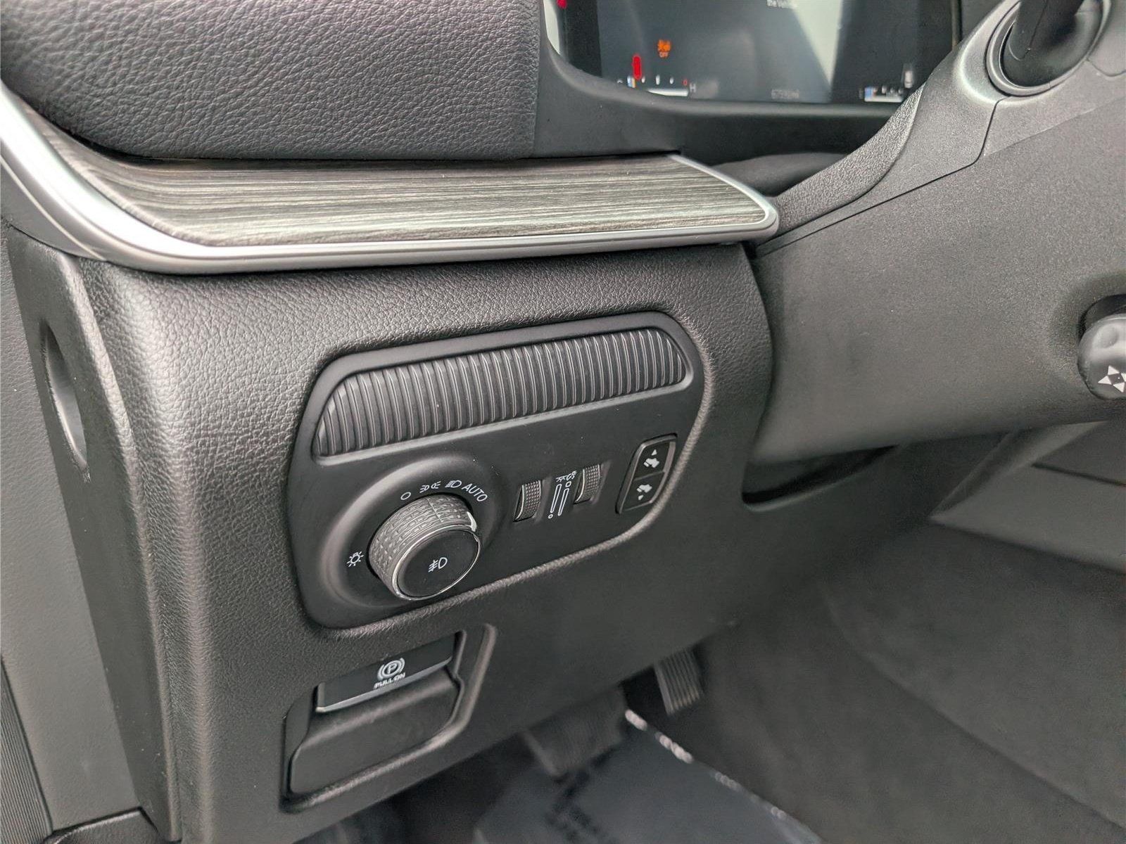 Used 2024 Jeep Wagoneer Series II AWD/4WD image 24