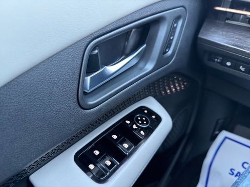 Used 2024 Nissan Ariya AWD image 31