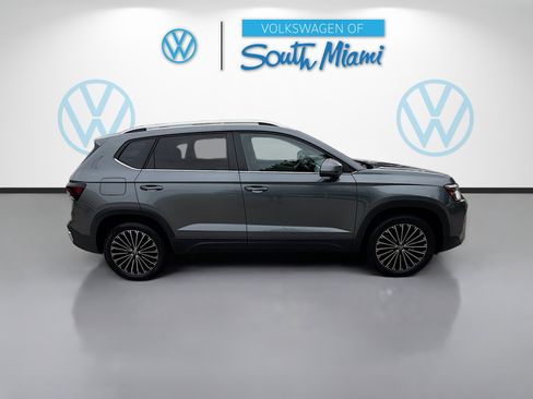 Certified 2025 Volkswagen Taos SE image 8