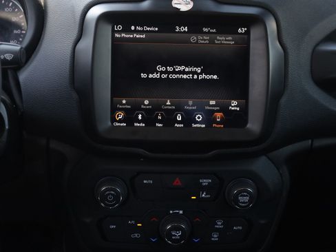 Used 2023 Jeep Renegade Latitude AWD/4WD image 8