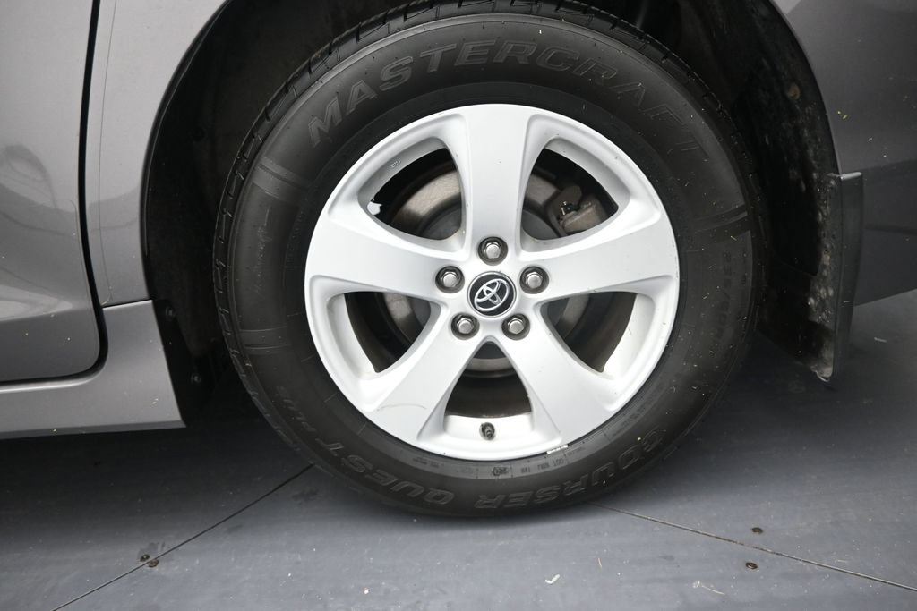Used 2019 Toyota Sienna LE w/ Carpet Mat Package FWD image 30